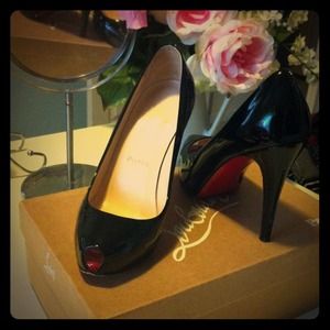 Special Price! Used Christian Louboutin Black Pump