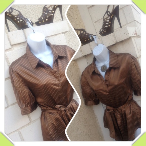 Pinstripe Button Up Top️ - Picture 3 of 4