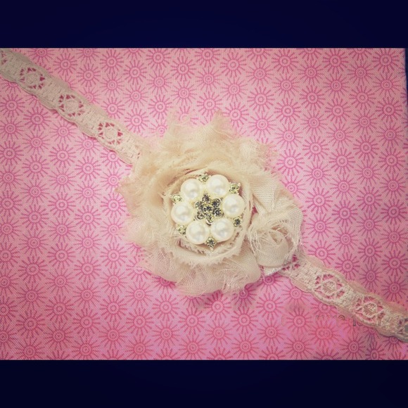 Beautiful cream with a gold centerpiece Headband!