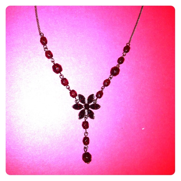 ❤Sold/Bundle❤Garnet Colored Flower Necklace