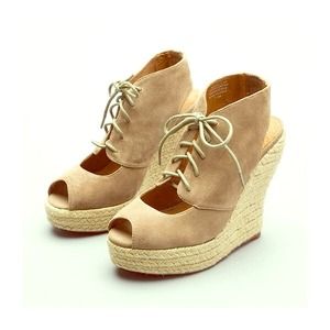 ⭐️HOST PICK!⭐️⬇️⬇️ Jeffrey Campbell lace up wedge