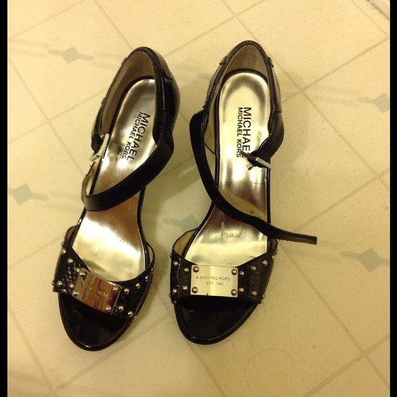 Authentic leather Michael kors shoes 1 1/2 " heel