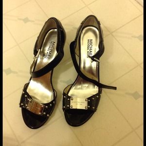 Authentic leather Michael kors shoes 1 1/2 " heel