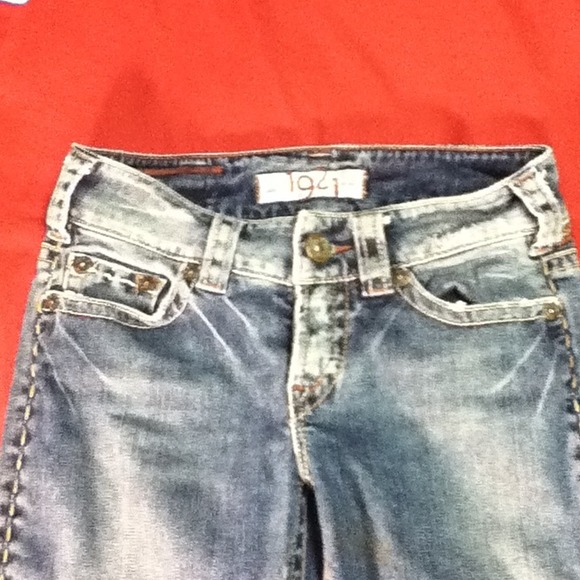 Jeans-Size 24, light wash with brown stitching - Picture 1 of 4