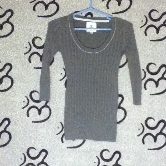 Long sleeve, V neck