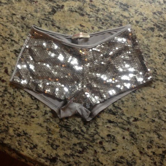 Sequenced Shorts💋