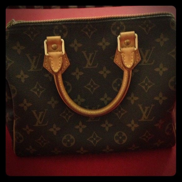 Louis Vuitton Handbags - 😍AUTHENTIC LOUIS VUITTON SPEEDY 25😍