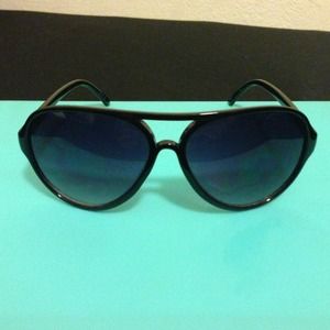 Black aviators 😎