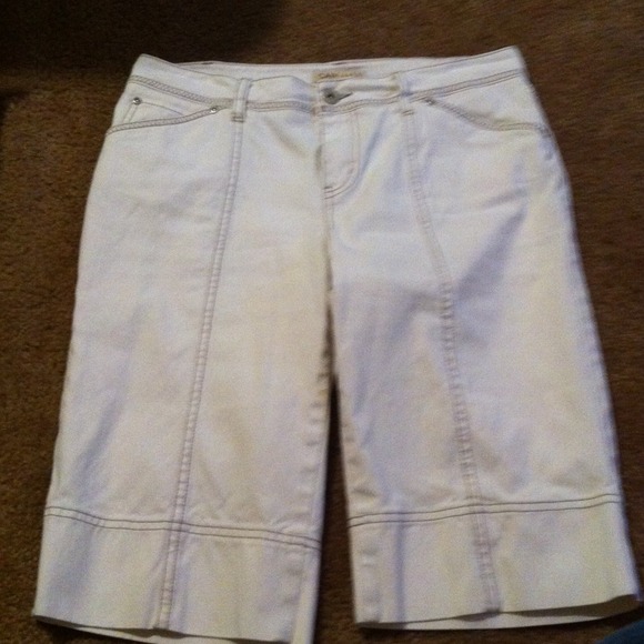 White cabi capris