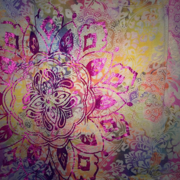 Fun, Multi-colored Daytrip t-shirt