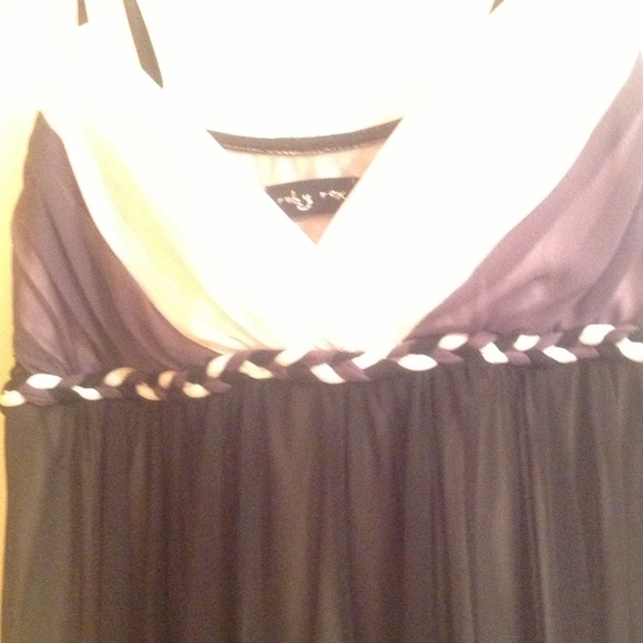 Dress - Picture 2 of 2