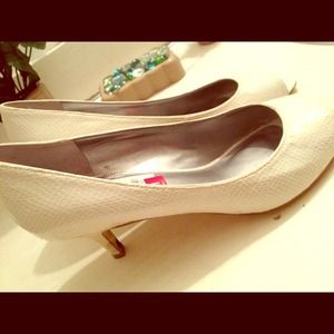 🚫SOLD 🚫Macy's Off-White Peep Toe Heel.