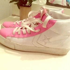 🚫SOLD🚫 AUTHENTIC Converse Sneakers