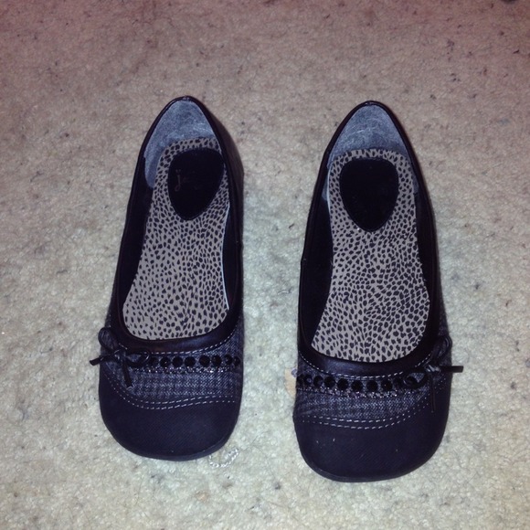 Gray and black plaid flats
