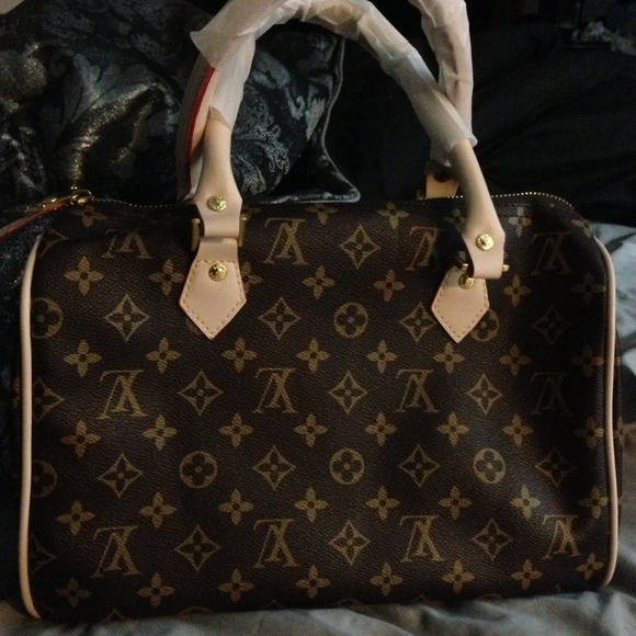 💢SOLD💢Brand new LV