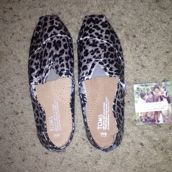 Toms size 8
