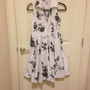 Collard black and white floral dress