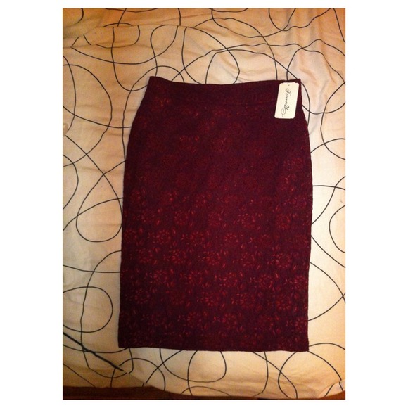 Forever21 lace burgundy skirt