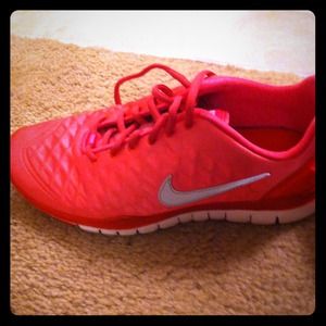 Nike free hot pink