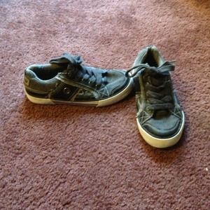 Little boys size 3 children's place shoes