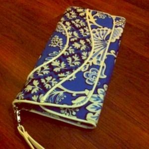 **Reduced!!** Vera Bradley clutch