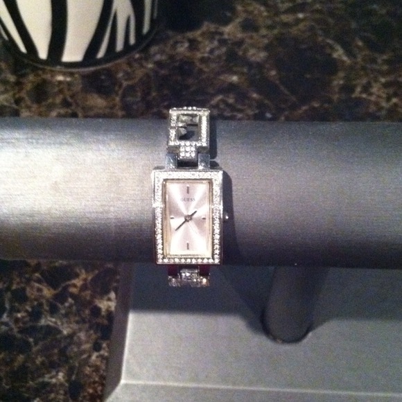 Guess watch!!🌸