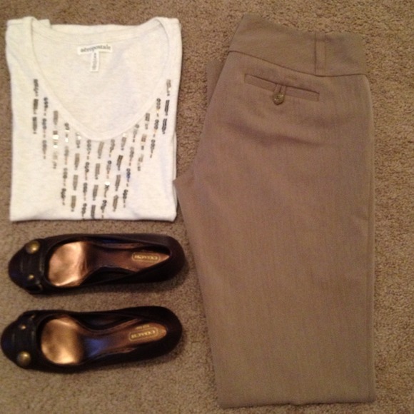 Aeropostale Tops - Cute Sequin Top