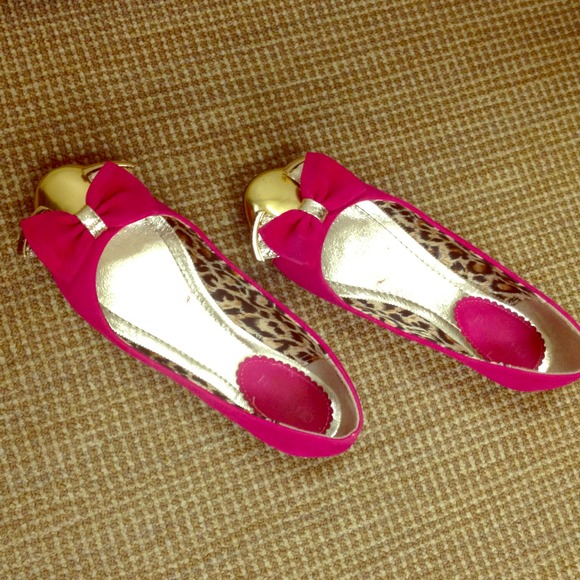 Cute dark pink velour texture shoes 6.5