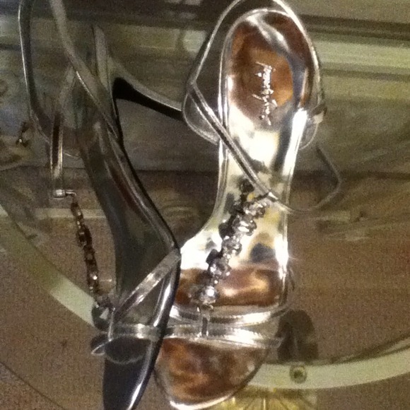 🔻Silver heels🔻 - Picture 2 of 2