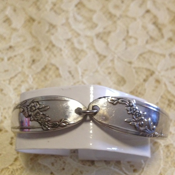 Handmade silver spoon bracelet - Picture 2 of 2