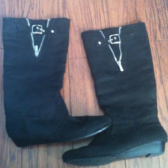 Women's black boots