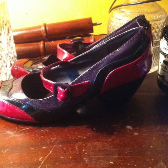 Shoes - Picture 2 of 3