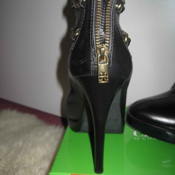 Gorgeous Tory Buch Lysa Boots - Picture 2 of 4