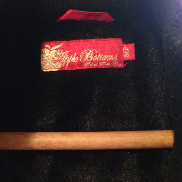 Red Apple Bottom Coat💰 - Picture 4 of 4