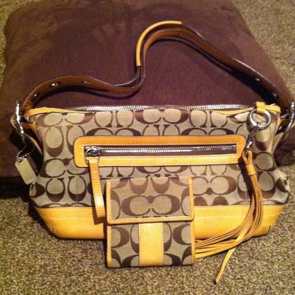 Coach Handbags - ***TRADED***Authentic Coach purse and wallet