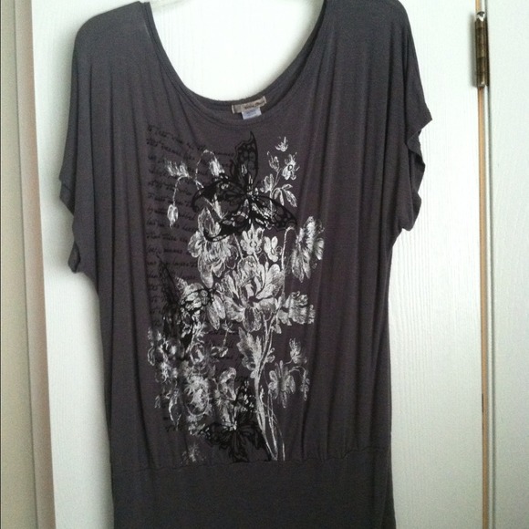 ❗SOLD❗Grey Top $10