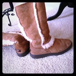 Ugg size 8 tall boot. Very gently worn condition.