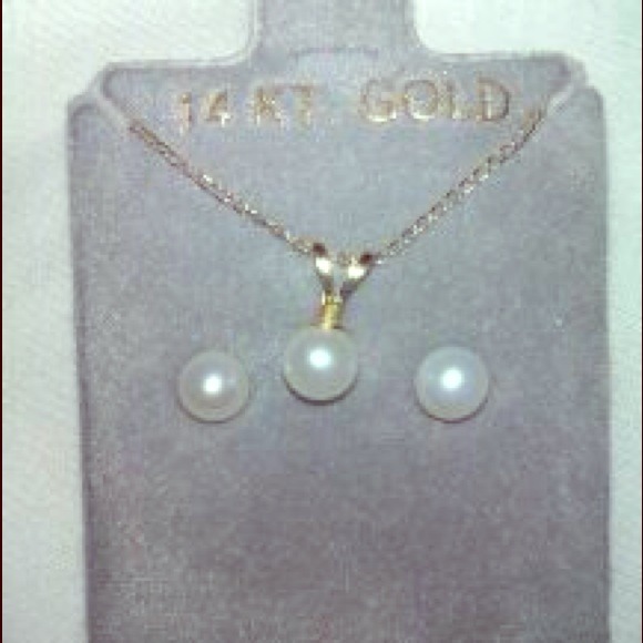 Necklace & earrings