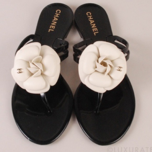 💢Sold💢Chanel camellia thongs