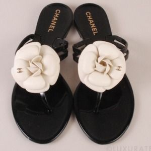 💢Sold💢Chanel camellia thongs