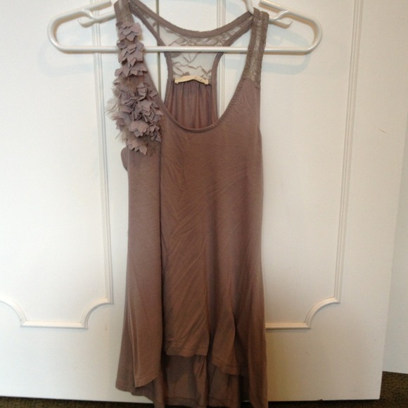 Grey sleeveless top