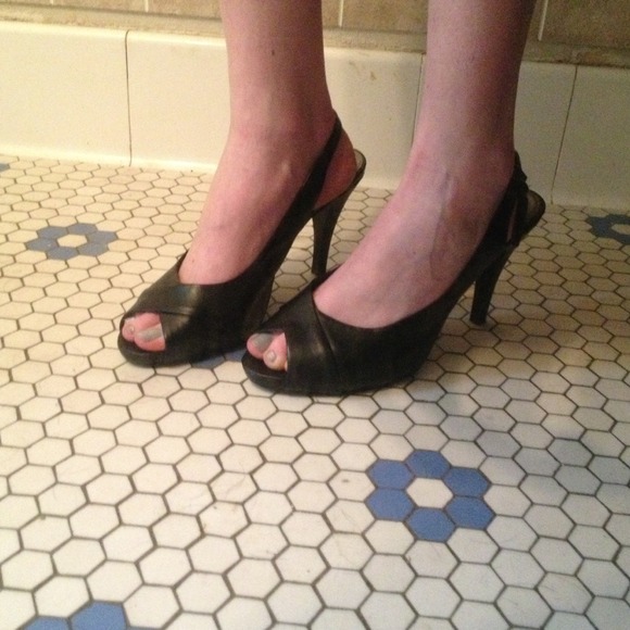 NEW PRICE! 👠Black peep toe heels! Super cute! 👠