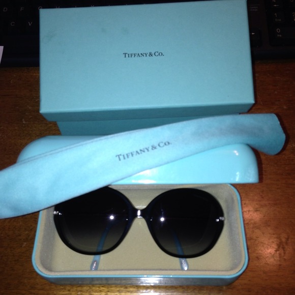 SOLD SOLD SOLD AUTHENTIC TIFFANY & CO.  W/CASE