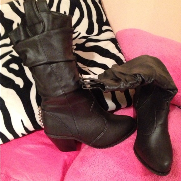 Black Spiked Boots💄~⬅PRICE✂ - Picture 4 of 4