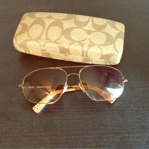 Woman Coach aviators