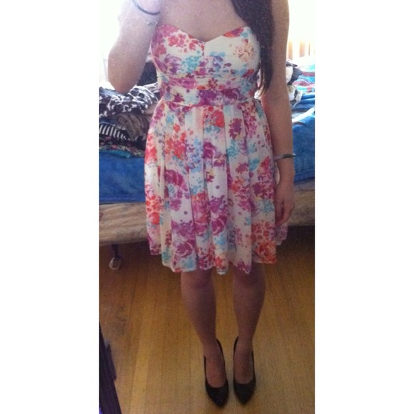 ⛔PRICE REDUCED ⛔Floral Dress