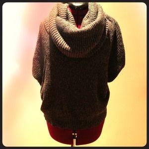 Short sleeved sweater turtleneck