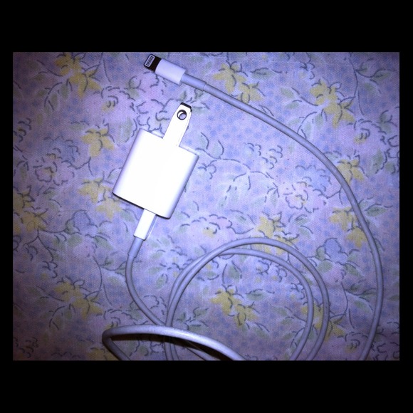 IPHONE 5 CHARGER