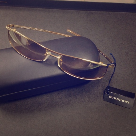 Sold!!Authentic Burberry sunglasses new