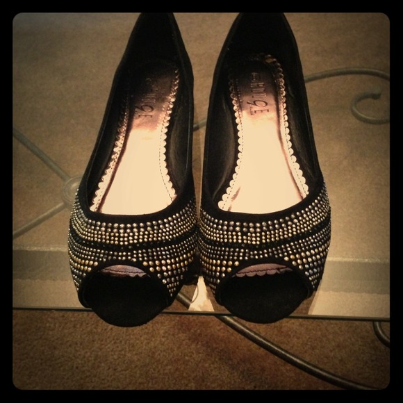 Brand new open-toed Rouge Flats